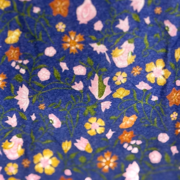 Chan Luu Floral Patterned Scarf - Picture 3 of 9